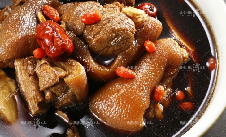 【台北濱江 市場 捷 運濱江】國人最愛！養顏美容不油不膩~香氣十足~古早味藥燉豬腳1.2kg/包